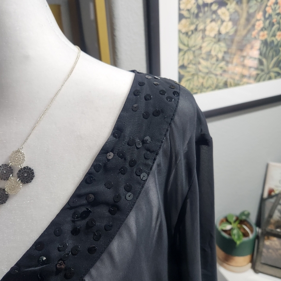 Sheer black blouse with sequins - Picture 3 of 7